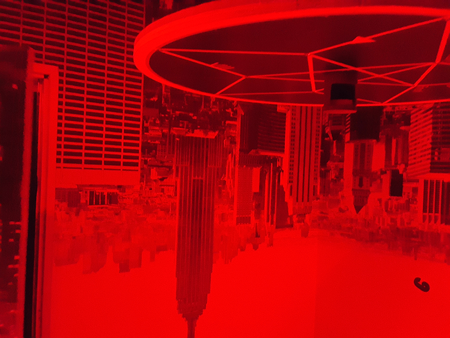 Đây là căn phòng Upside down - Thế giới ngược tại Locked Saigon, một trong những địa chỉ tổ chức trò chơi nhập vai hiện đại tại TP HCM. Tham gia vào trò này, bạn hóa thân thành những thám tử lần theo dấu vết để thoát khỏi căn phòng khóa kín bí ẩn.