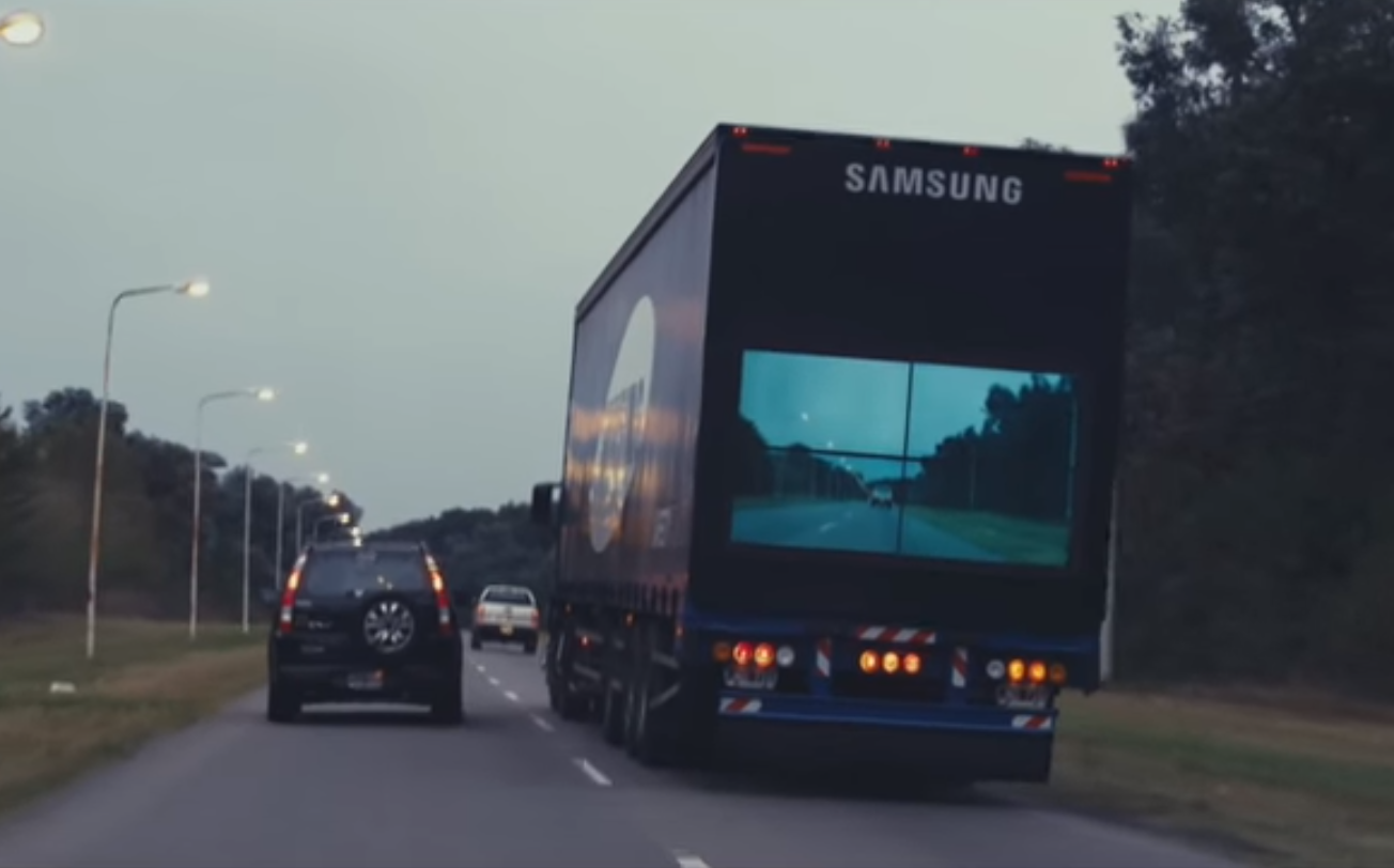 Xe tai trong suot giup tranh tai nan giao thong hinh anh