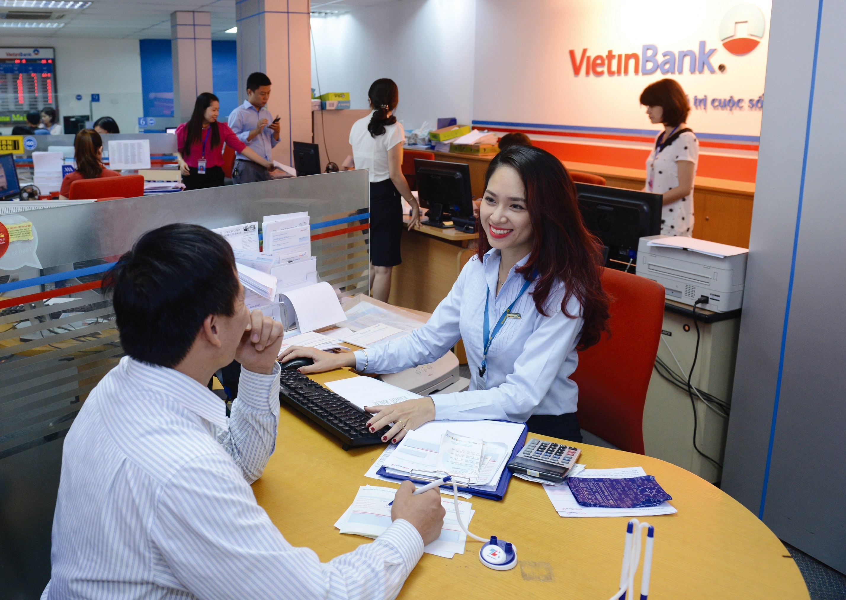 Tap chi ngoai xep VietinBank dan dau quy mo von cap 1 tai VN hinh anh