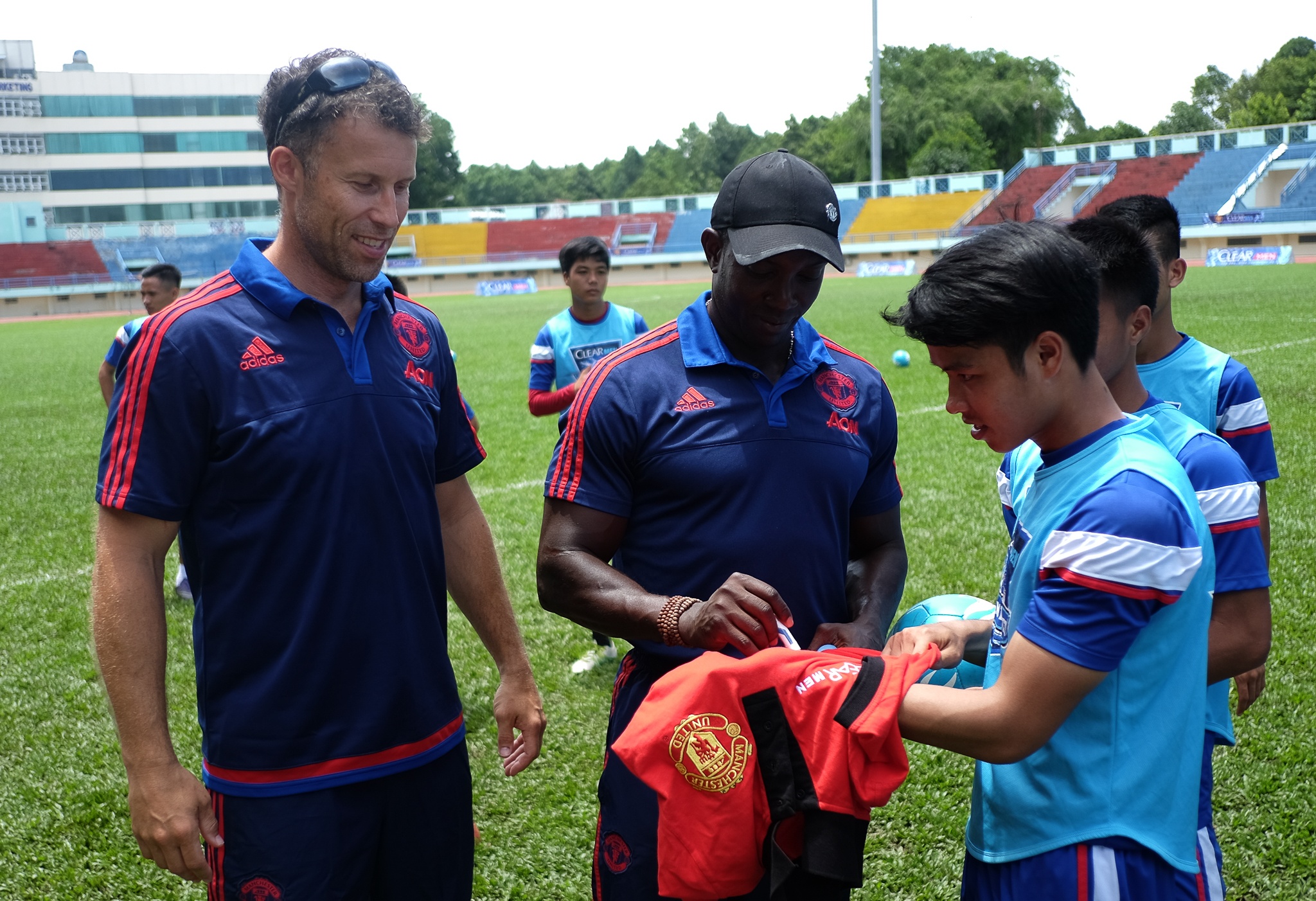 Huyen thoai MU: Cau thu nghiep du Viet Nam co to chat rieng hinh anh