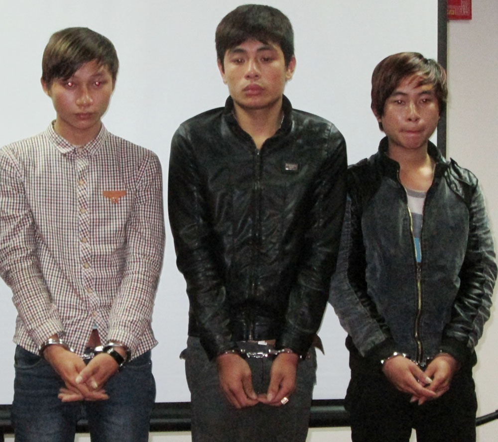 Bat nhom lua dao hang chuc trieu dong qua tin nhan hinh anh