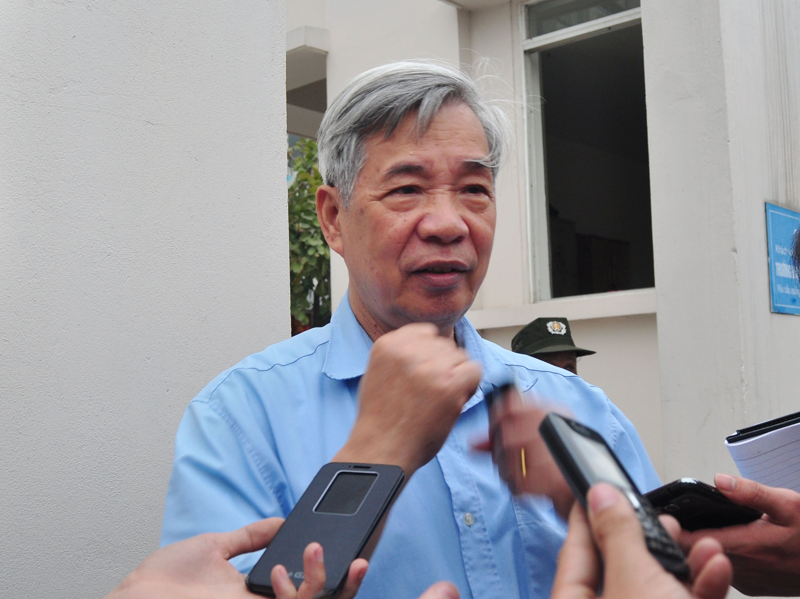 Ông Nguyễn Hữu Đăng, hiệu phó trường đại học Thăng Long cho biết chưa xác định được danh tính nữ sinh nhảy lầu.