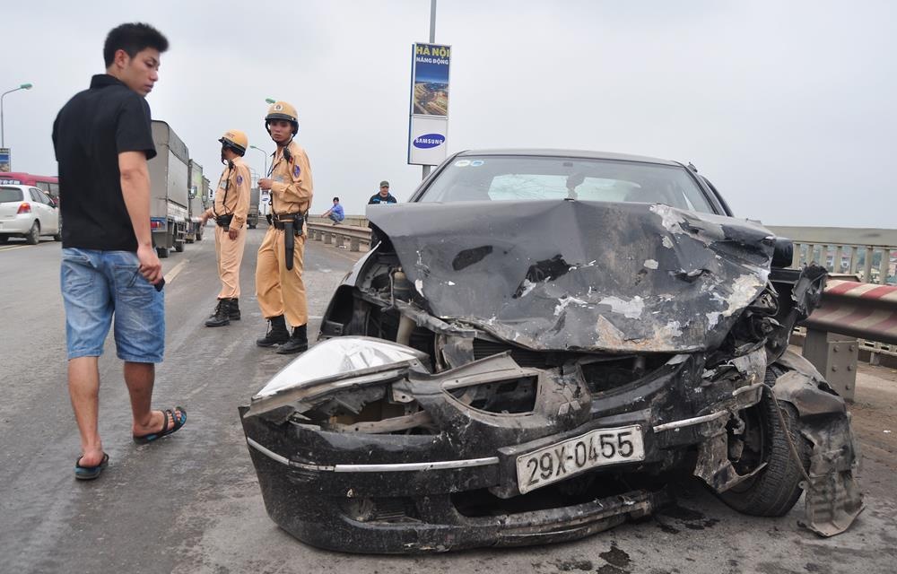 Tai nan lam nghen cau Thang Long, 2 nguoi nguy kich hinh anh