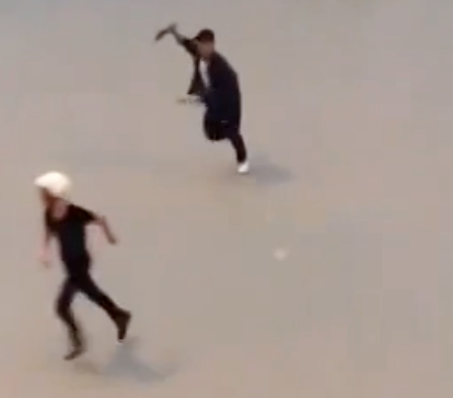 Clip nam thanh nien dung dao chem loan xa tren pho hinh anh