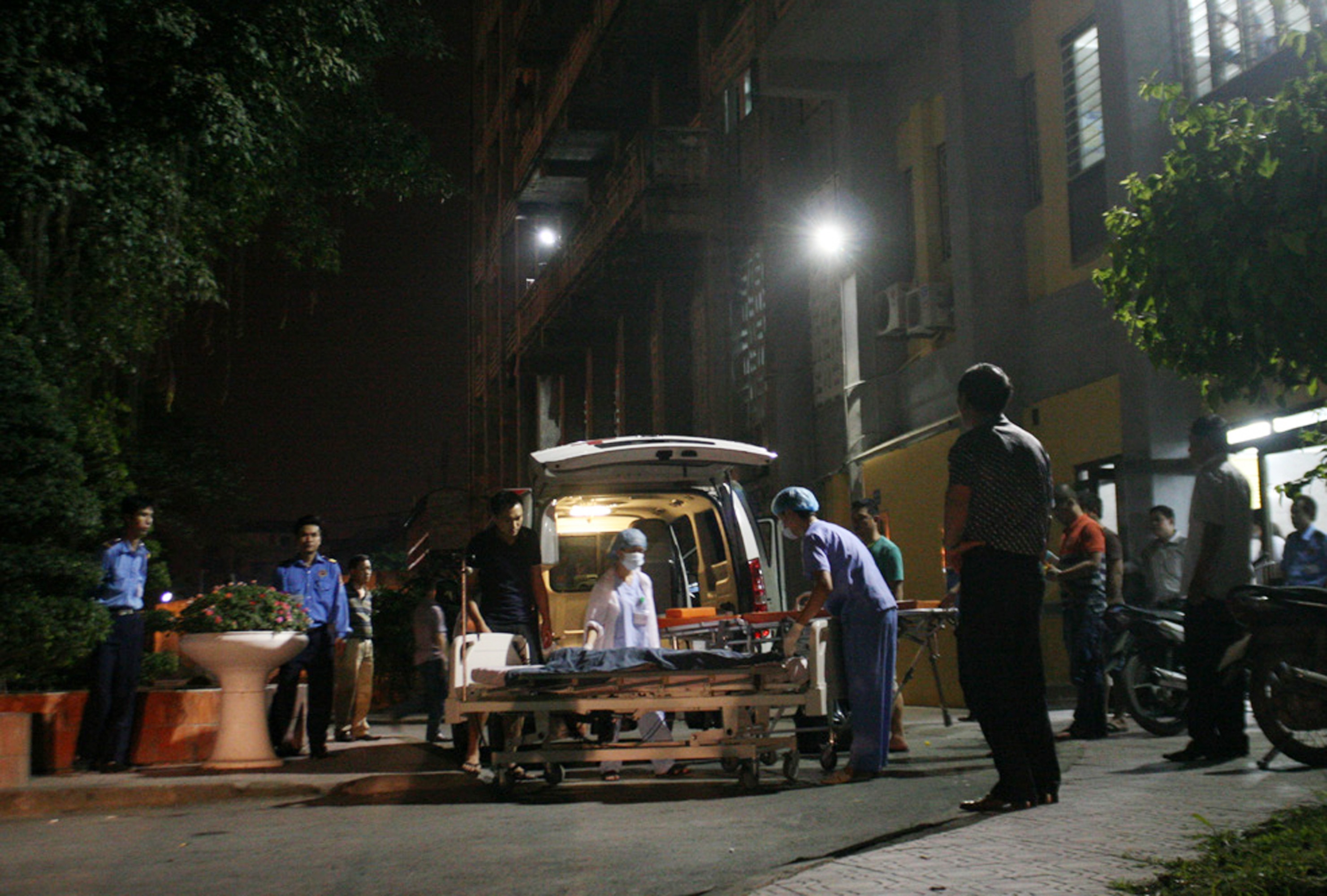 Be 8 tuoi tu vong, nguoi nha vay vien Nhi trung uong hinh anh