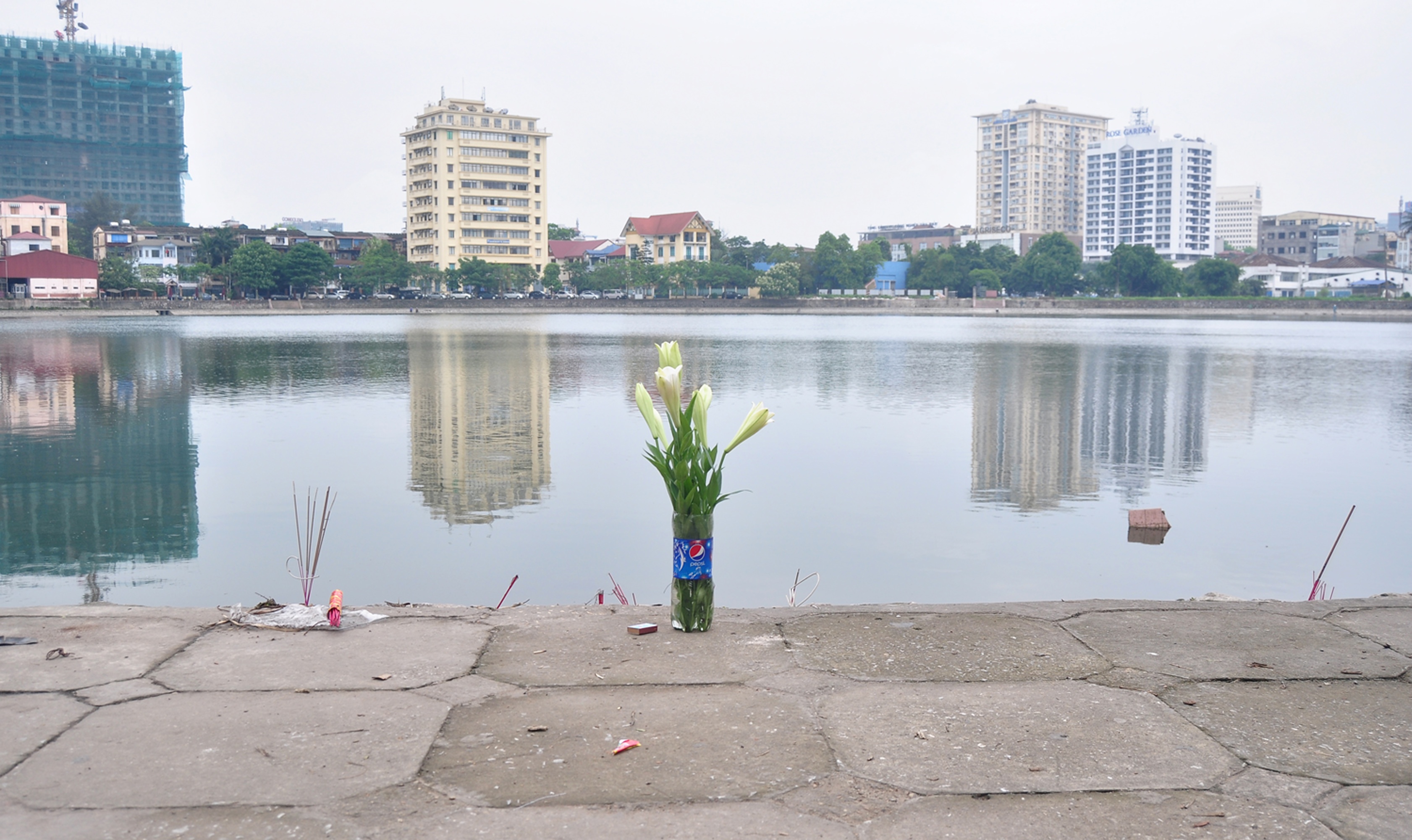 Thi the nam thanh nien noi o ho Giang Vo hinh anh