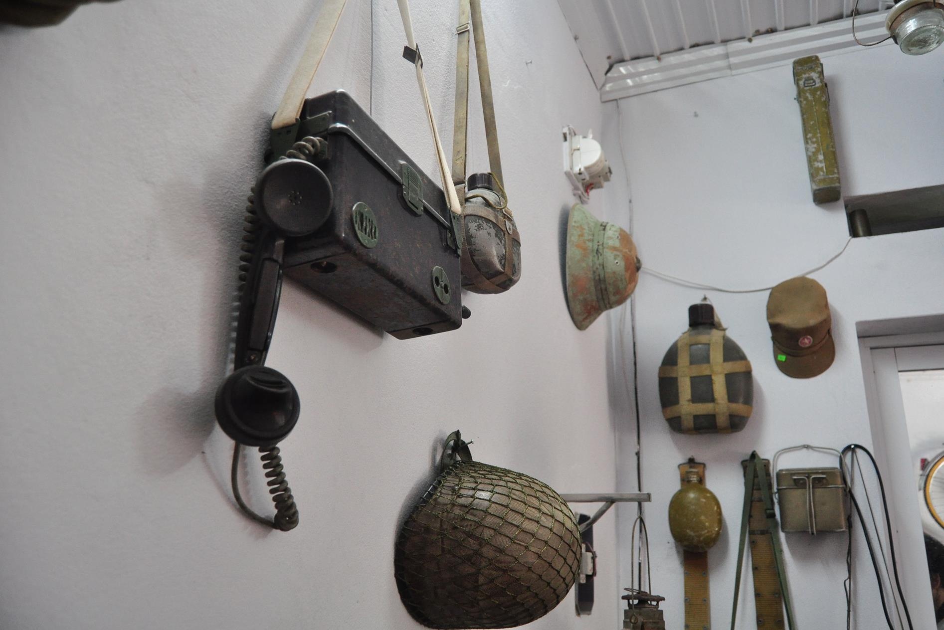 Thời gian đầu khi thấy anh Điệp đi tìm mua những món đồ kỷ vật kháng chiến, đã có không ít người cho rằng anh gàn dở suốt ngày đi tìm những thứ không có giá trị chỉ tội chật nhà. Thậm chí có người còn cười chê vì thấy anh lúc nào cũng dành hết tiền lương đổ vào những món đồ cũ kỹ, hoen gỉ đó. Tuy nhiên, anh Điệp lạc quan không trách ai vì không phải ai cũng hiểu hết về giá trị của những món đồ này. 