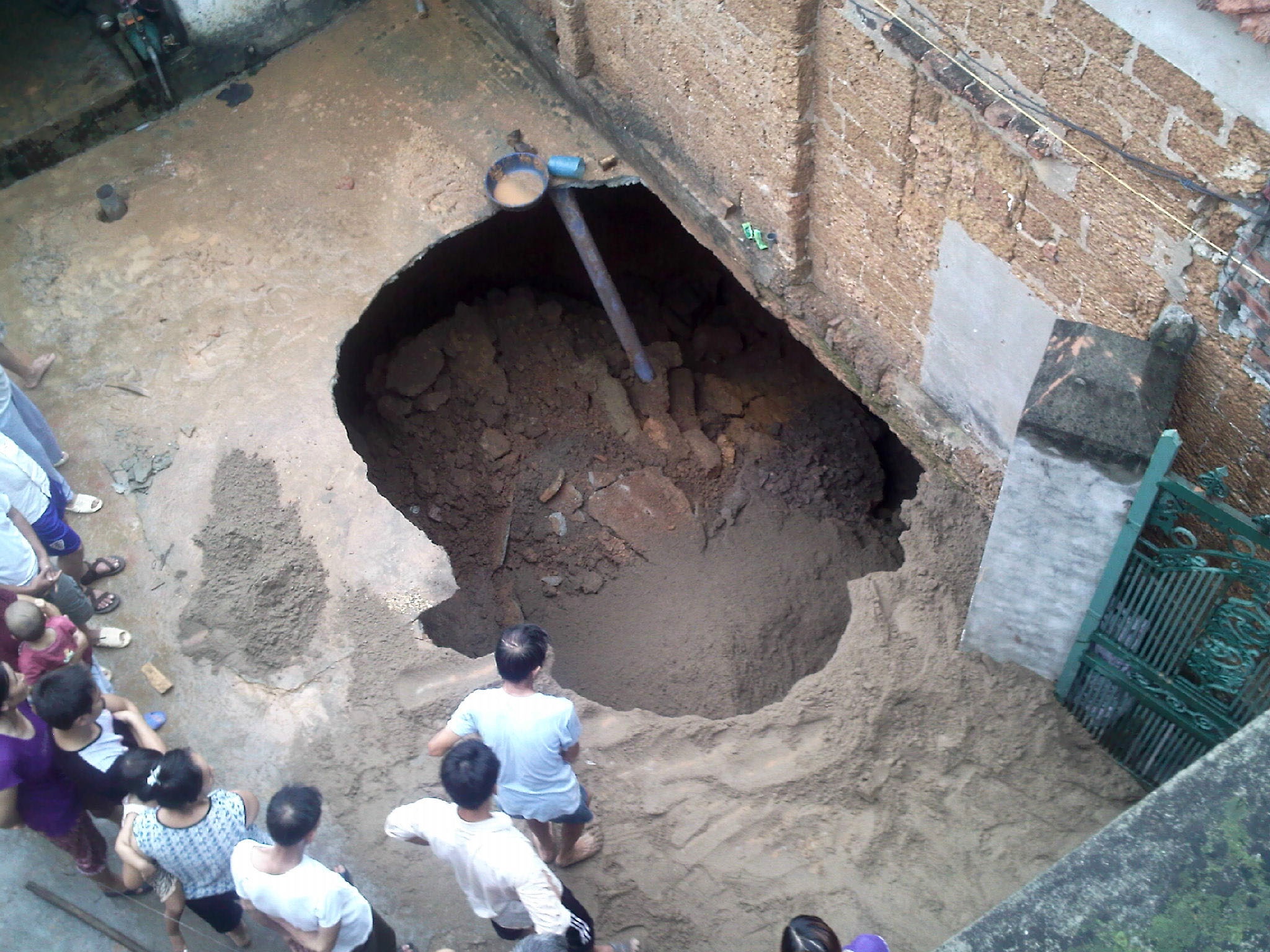 Ho tu than sau chuc met xuat hien giua san hinh anh