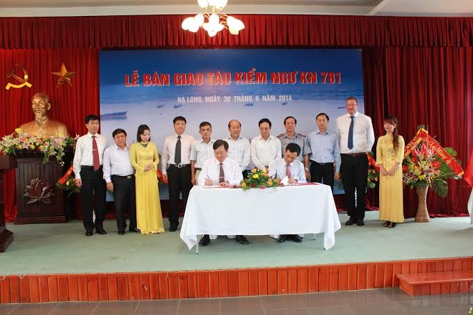 Sáng nay - 30.6, tại TP.Hạ Long (tỉnh Quảng Ninh), Cty TNHH MTV đóng tàu Hạ Long đã bàn giao tàu kiểm ngư KN-781 – tàu kiểm ngư hiện đại nhất Việt Nam – cho lực lượng kiểm ngư Việt Nam. Trước đó, các đơn vị liên quan đã có 4 ngày chạy thử nghiệm tàu KN-781 trên vịnh Hạ Long.