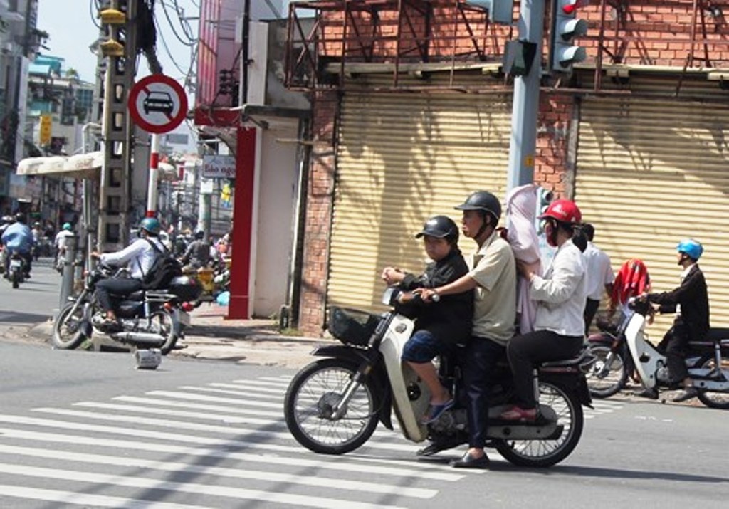 Cả nhà cùng đội MBH không đúng tiêu chuẩn. Ảnh: Trường Nguyên.