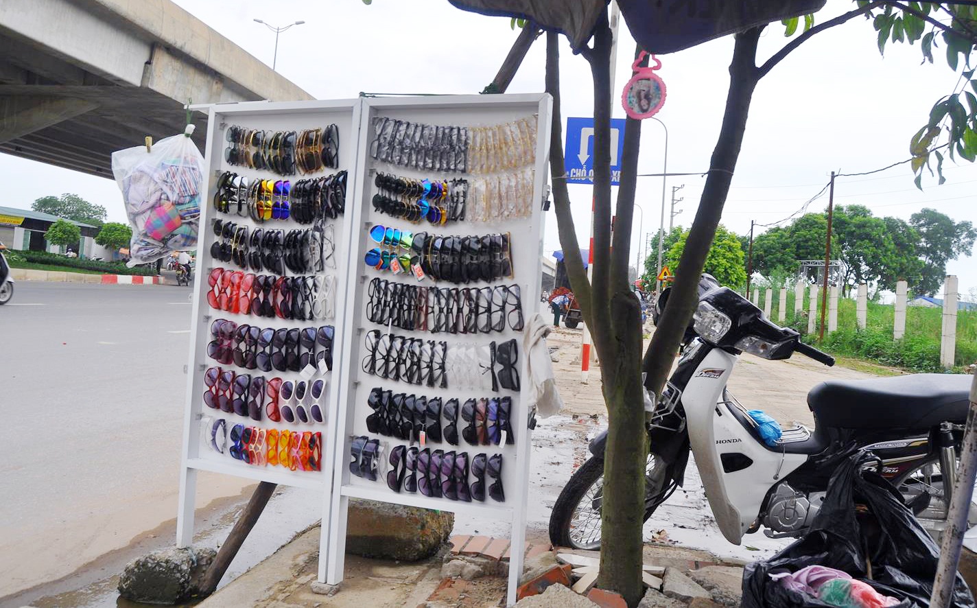 Nguoi ban MBH rom 'that nghiep', chuyen qua ban kinh ram hinh anh