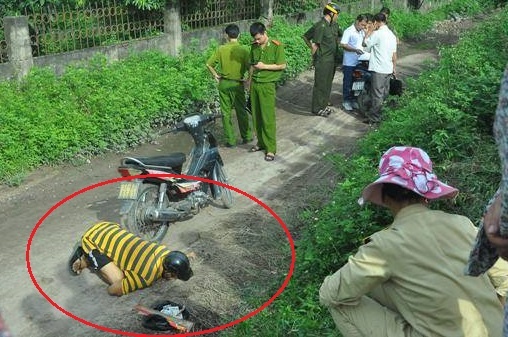 Nguoi dan ong chet trong tu the quy hinh anh