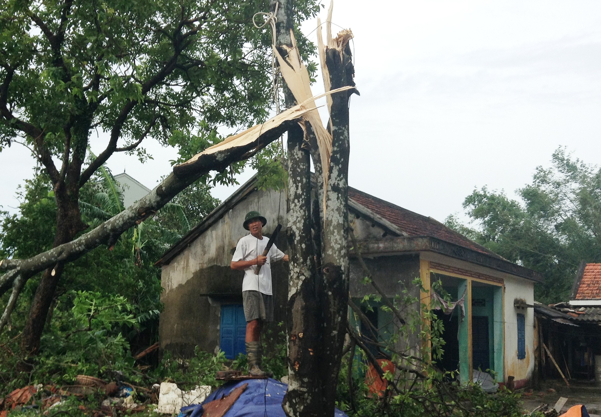 4 nguoi chet, 2 nguoi mat tich do mua bao Than Sam hinh anh