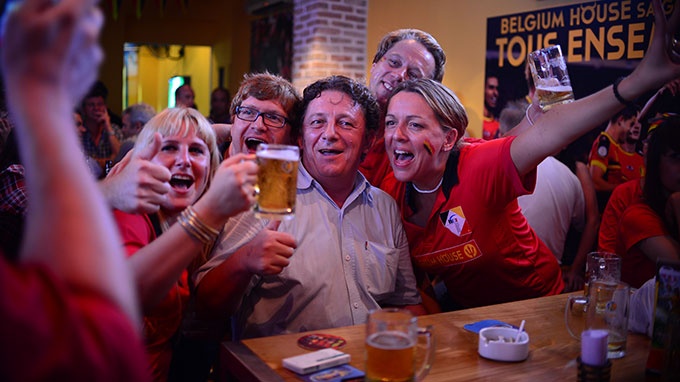 Tranh cai quanh de xuat cam ban ruou bia sau 22h hinh anh