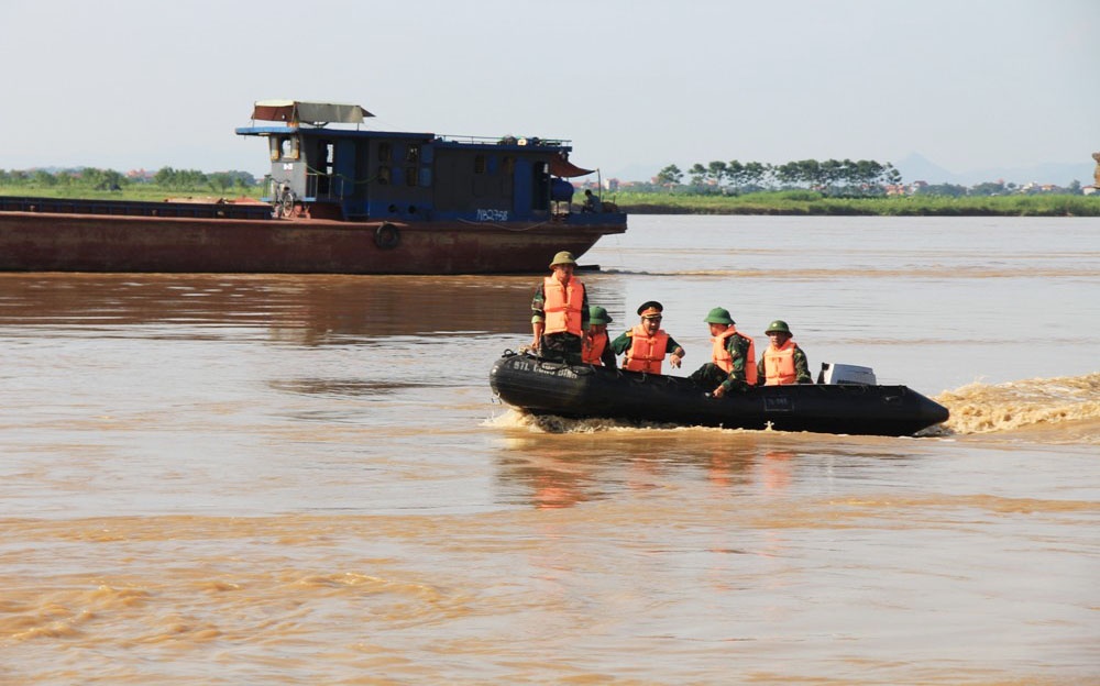 Khuc song tu than vu chim thuyen khien 2 nguoi mat tich hinh anh