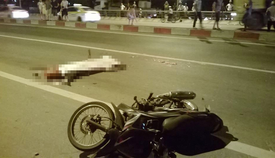 Nam thanh nien bi xe bon can qua dau hinh anh