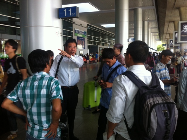 ng Khải trả lời câu hỏi của PV.