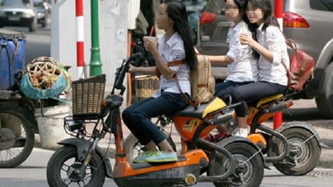 Se khong thu phi truoc ba xe may dien? hinh anh