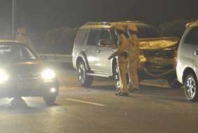 Kho truy tim tai xe can chet phu nu tren cao toc hinh anh