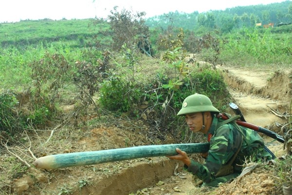 Trên thao trường huấn luyện của Trung đoàn bộ binh 141 (Sư đoàn 3), chúng tôi được chứng kiến không khí luyện tập khẩn trương của các VĐV chuẩn bị tranh tài trong Hội thi bắn súng hỏa lực của Quân khu 1 xin được trân trọng giới thiệu tới bạn đọc.