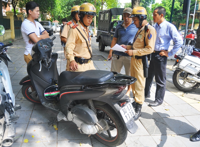 Chu chiec SH bat ngo nhan lai xe sau 3 nam bi danh cap hinh anh