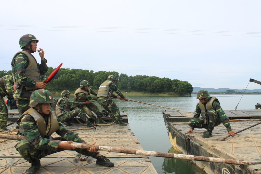 Công tác bảo đảm, sự hiệp đồng chặt chẽ, nhịp nhàng giữa các đơn vị binh chủng trong huấn luyện, luyện tập đã góp phần nâng cao khả năng cơ động vượt chướng ngại nước của các đơn vị xe tăng, pháo binh, pháo phòng không trong tác chiến trên mọi địa hình, địa vật.