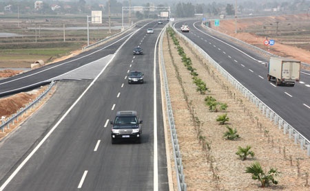 Xe nao khong duoc di tren cao toc Noi Bai - Lao Cai? hinh anh