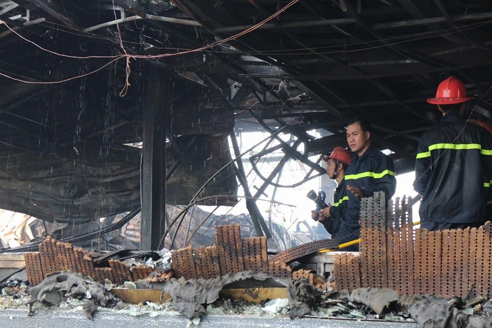 Luxury bar thanh dong sat vun sau 2 gio chay ngun ngut hinh anh