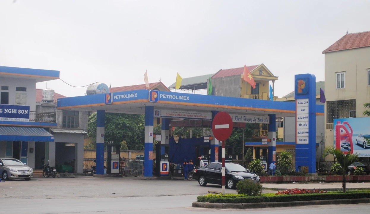 Cây xăng ở khu vực trung tâm TP. Đồng Hới (Quảng Bình) từng bị cơ quan chức năng phát hiện gian dối, bán thiếu khối lượng cho khách hàng vào đầu tháng 4.