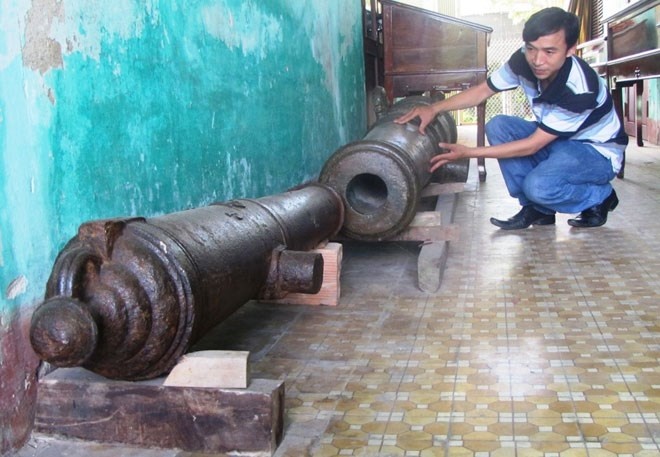 Ly ky chuyen 3 khau sung than cong duoc vot duoi day bien hinh anh