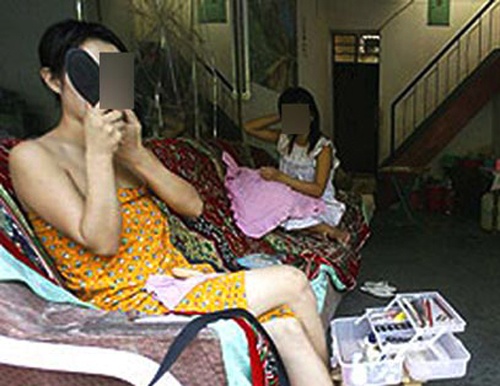 'Nghe' gai bao: Ai bao em, em bieu than cho hinh anh