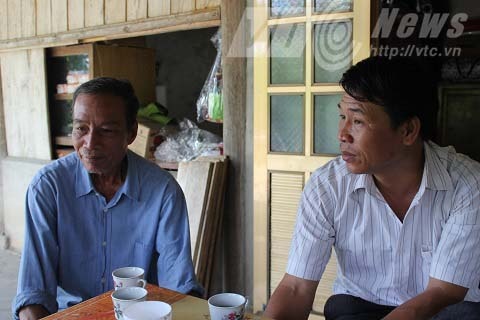 Ông Truy Văn Phát cùng ông Lò Văn Luân, kể chuyện về nguồn gốc vua Thái  Đèo Văn Long