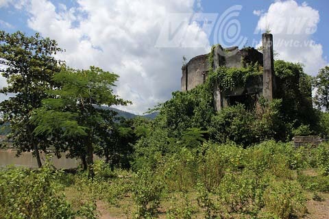 Phế tích dinh thự một thời cai trị 12 xứ Thái của vua Đèo Văn Long.