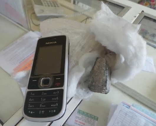 Den 7,5 trieu cho nguoi gui iPhone 5, nhan dien thoai 'cui' hinh anh