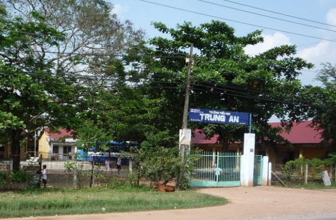 Co giao uong thuoc sau tu tu tai phong hieu truong hinh anh