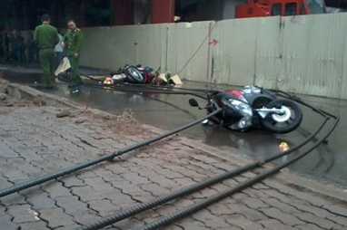 Thanh sat 1 ta roi trung nguoi, nam thanh nien chet tuc tuoi hinh anh