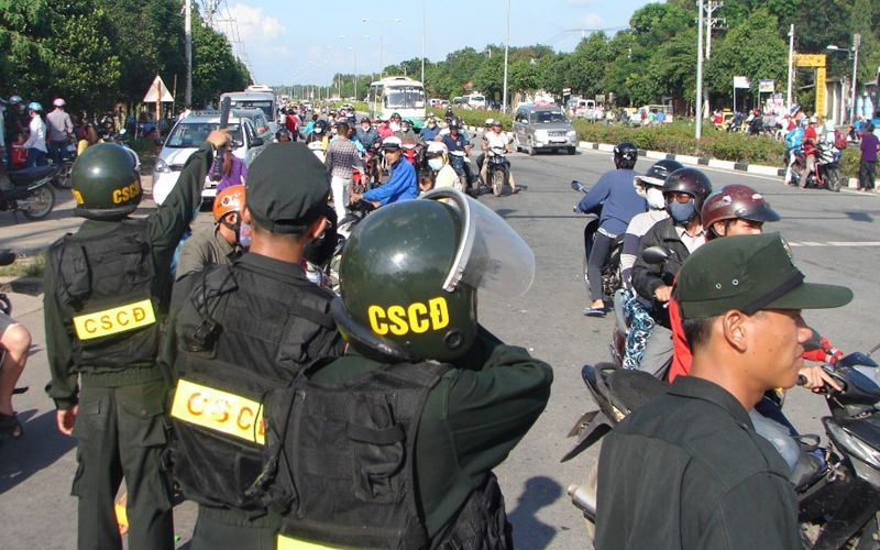 CSCD dan hang ngang bao ve du khach roi Dai Nam hinh anh