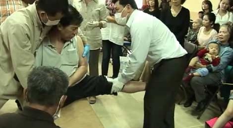 'Than y' tu Viet Nam sang My… chua benh hinh anh