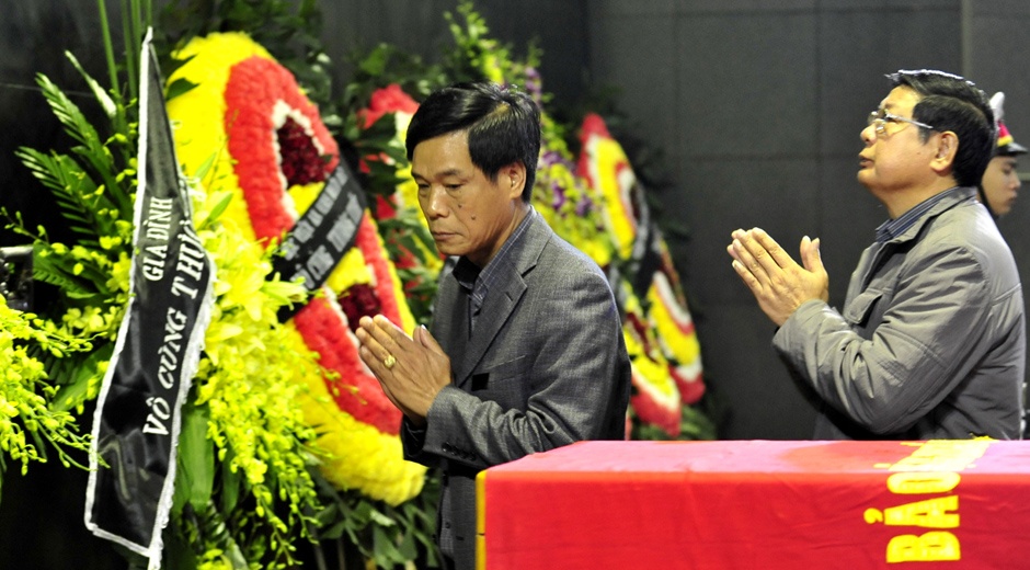 Nha thau ta loi truoc linh cuu nan nhan vu roi thep hinh anh