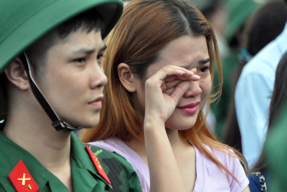 De nghi mien nghia vu cho thanh nien ngheo, da co vo con hinh anh