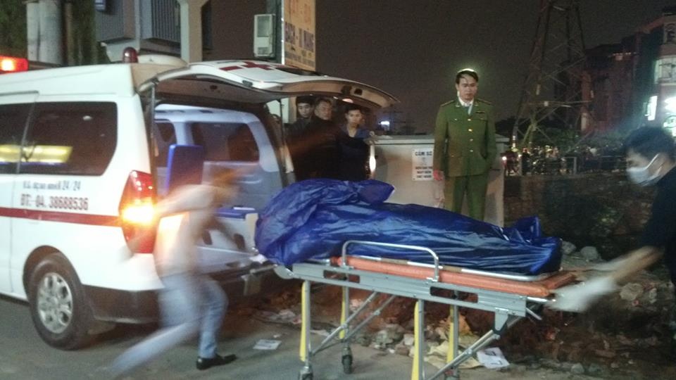 Thi the nguoi dan ong doi mu bao hiem duoi chan cau Set hinh anh