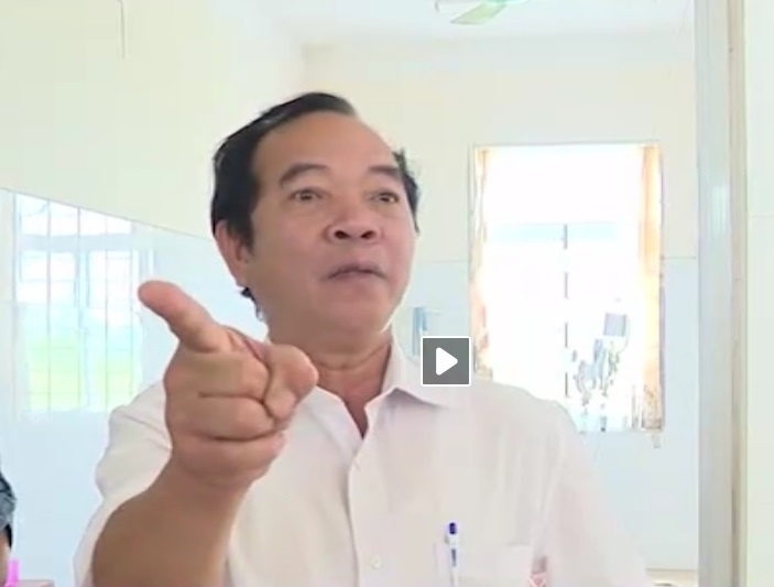 Giam doc benh vien sac hoi men bi giang chuc hinh anh