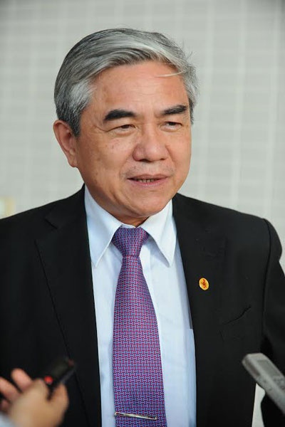 Bộ trưởng Nguyễn Quân.