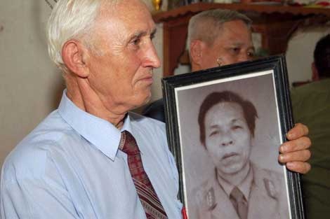 Cuu chien binh Xo Viet sang Viet Nam tim dong doi hinh anh