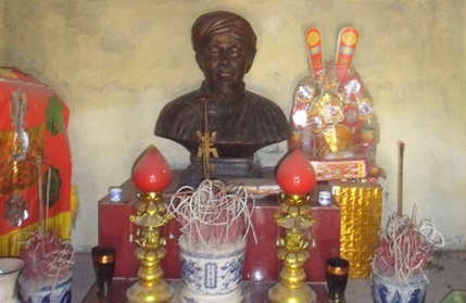 Nghi van ve noi chon cat cu Hoang Hoa Tham hinh anh