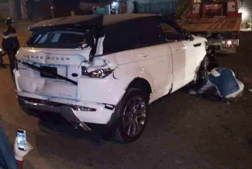 Dung den do, xe sang Range Rover nhap khau bi tong nat dau hinh anh