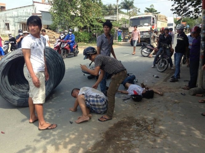 Hiện trường vụ tai nạn khiến 2 người đi đường trọng thương - Ảnh: M.Trường.