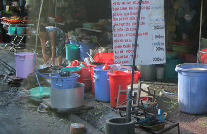 Mot xo nuoc rua hang tram chen dia o Sai Gon hinh anh