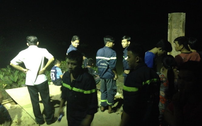 Chim ghe tren kenh Xang Hoc Mon, mot thanh nien mat tich hinh anh