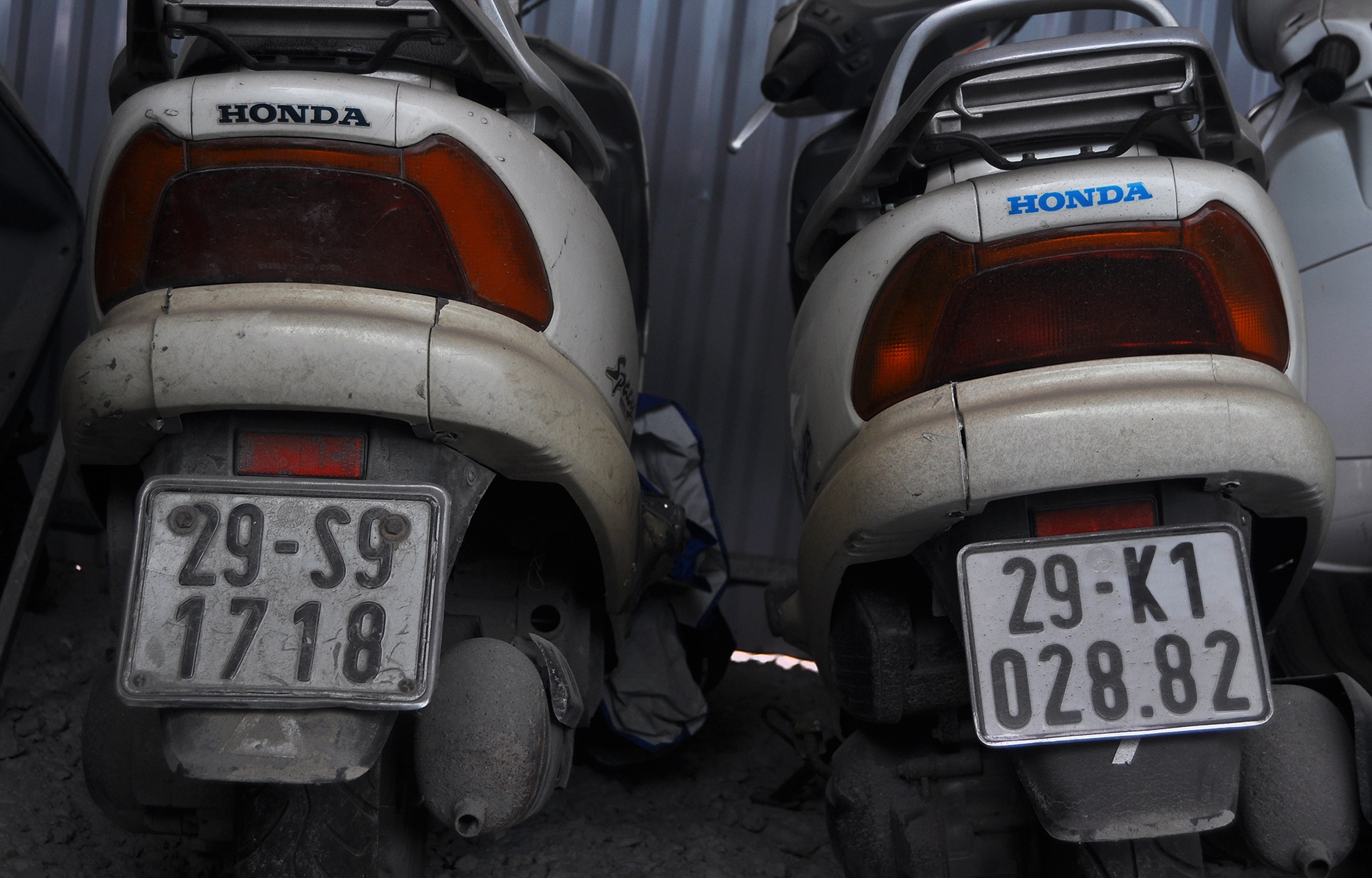 Nhiều xe Spacy những đời đầu lắp biển giả để qua mặt lực lượng chức năng, tuy nhiên vẫn bị phát hiện.